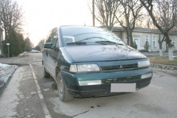 Citroen înmatriculat în fals în Belgia, depistat în Constanţa